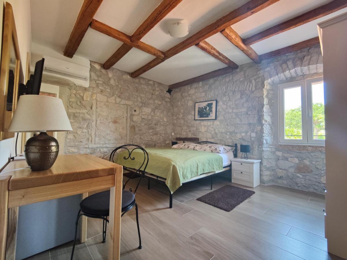 Boutique Hotel Castello Gulich โปเรช ภายนอก รูปภาพ
