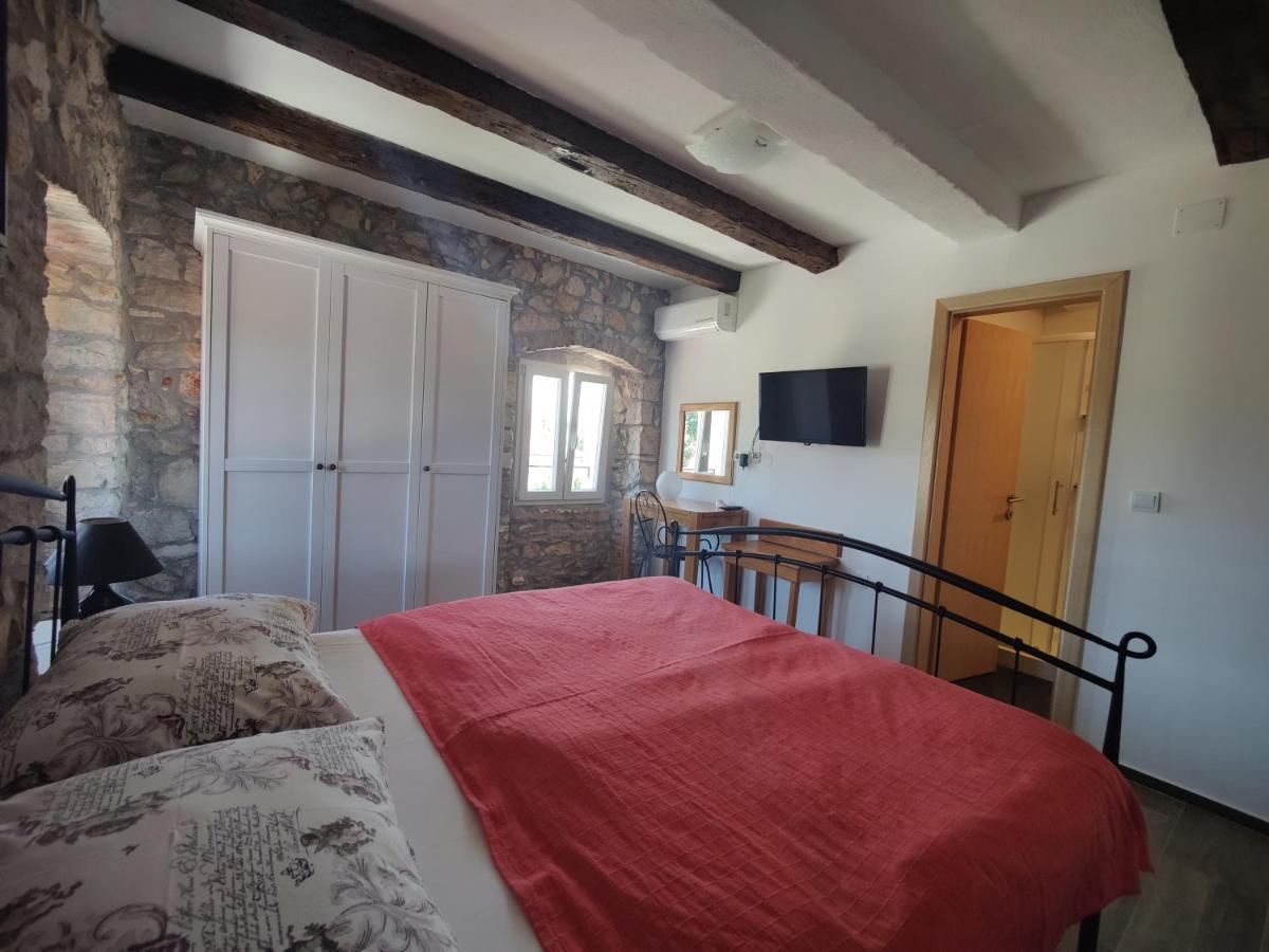 Boutique Hotel Castello Gulich โปเรช ภายนอก รูปภาพ